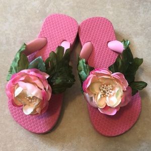 Asleep decorated kids flip-flops